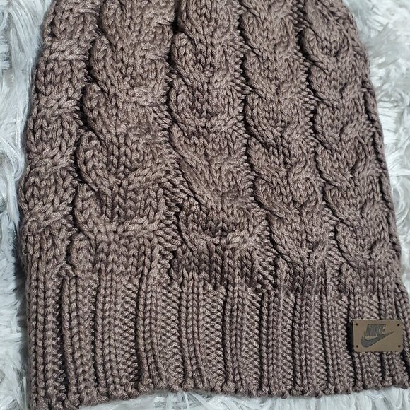 Nike Women's Knitted Beanie Cap Hat With Removable Pom NWT Fall Winter Trending - Picture 4 of 9